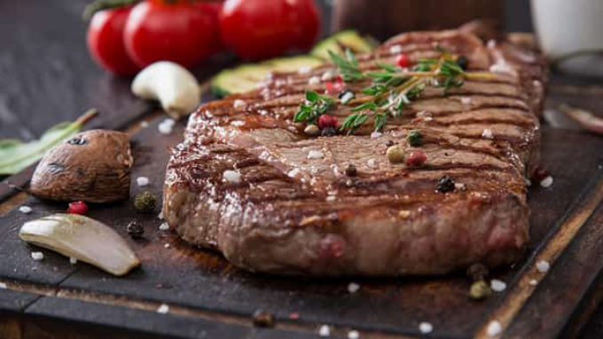 Top 5 món ăn làm từ thịt bò ngon, dễ và bổ dưỡng - Bò bít tết (Beefsteak)